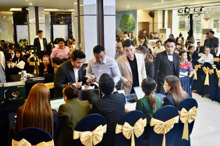 Sự kiện ra mắt Tumys Phú Mỹ tại KNG Mall